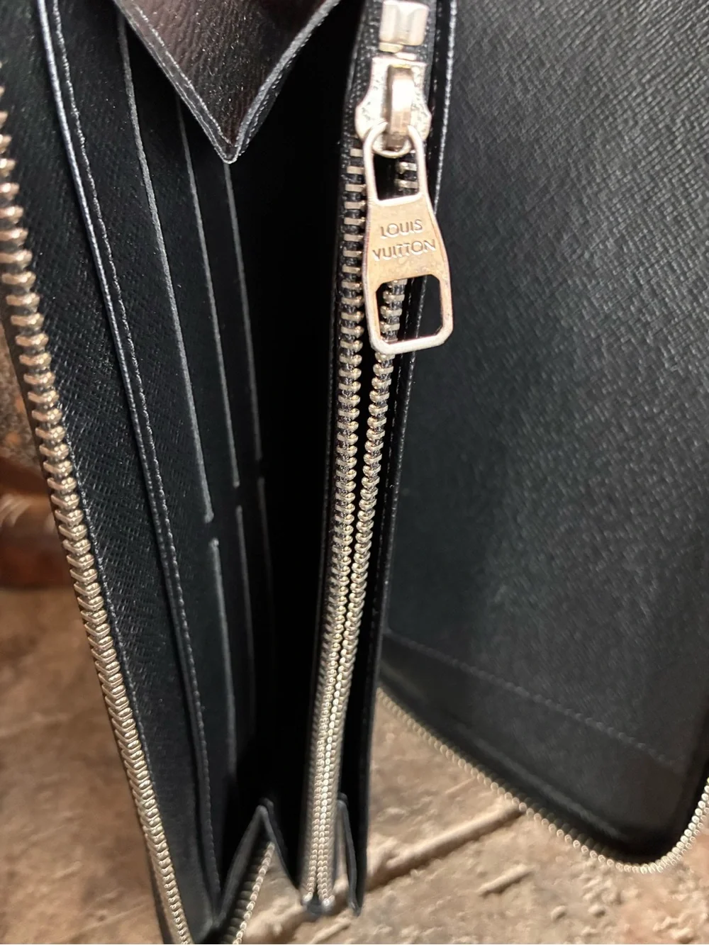🏴‍☠️ Louis Vuitton Graphite Zippy Large Wallet Organizer or Clutch  EUC
